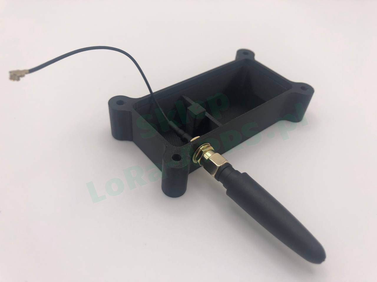 Zamontowane i przykręcone złącze SMA